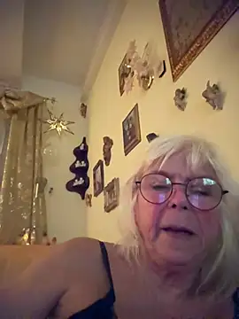 Chatroom XXX en direct de HotGrandma70