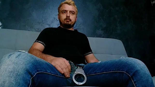 CLOUDYMarkWayne: διαδικτυακό σόου στην κάμερα