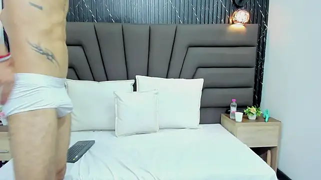 Lux_and_Luna Webcam show