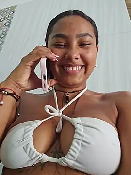 Kylie_Jenner_Latina Webcam Show