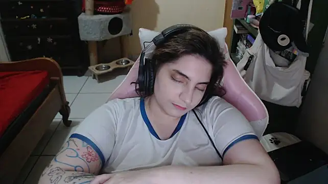Chat +18 de VictoriaSaintes ao vivo