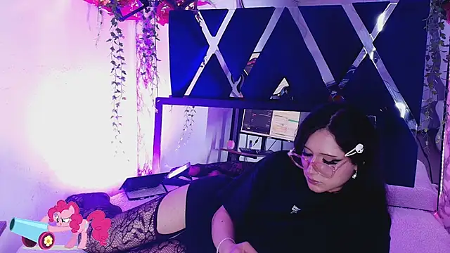 Show modela la_bommbastic na web-kameri