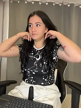 Chat +18 de tina-cherry ao vivo