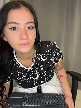 Chat +18 de tina-cherry ao vivo