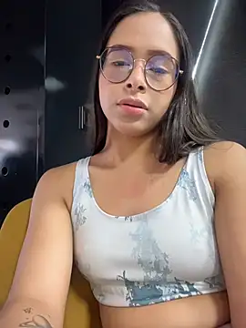 Pokazy przed kamerką – HappyKittyXXX