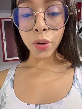 Show modela HappyKittyXXX na web-kameri