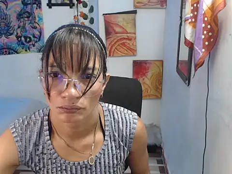 MADAM0526 Adlı Modelin Canlı XXX Sohbeti
