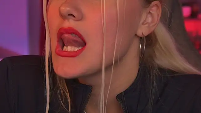 دردشة KattyWilde الجنسية المباشرة