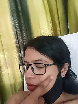 Queennayra12 webcam show