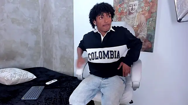Show modela Raymond_steel na web-kameri