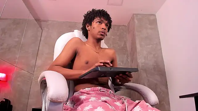 Show modela Raymond_steel na web-kameri
