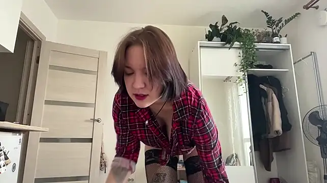 LaineYonker webcam show