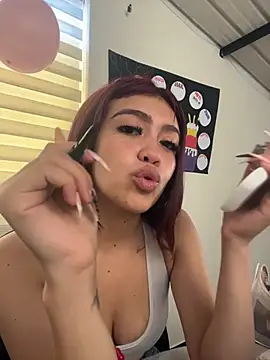 Kira_Fox-'s Live Chat Room