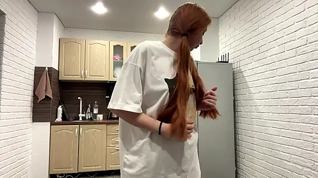 Онлайн чат XXX AinyJuly