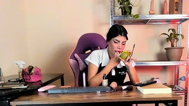 Veronica_office Chat XXX live