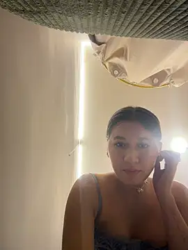 salome-rojas Show in webcam