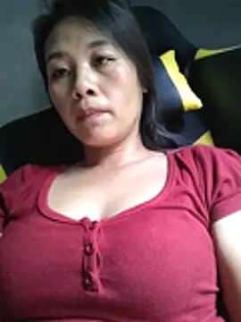 Cums_hot's Live Chat Room