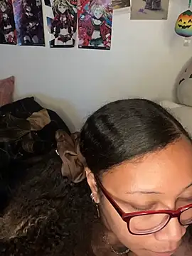 badgirluzi Chat XXX live