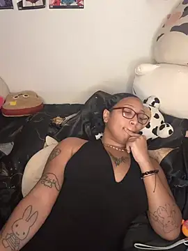 badgirluzi's Webcam Show