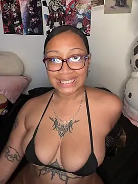 badgirluzi's Webcam Show