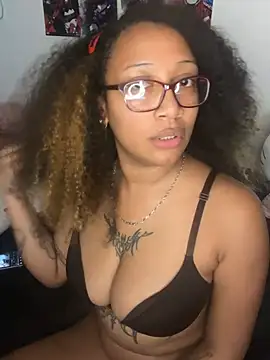 badgirluzi's Webcam Show