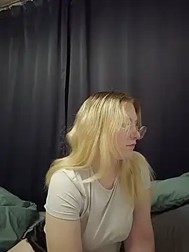 צ'אט XXX בשידור חי של stacyyy