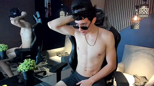 TheGhostforeeonss Show in webcam