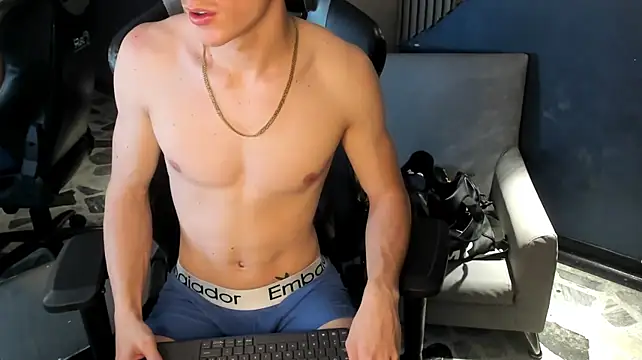 Show modela TheGhostforeeonss na web-kameri