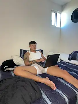 Show modela Christopher_strongg na web-kameri