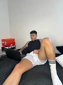 Show modela Christopher_strongg na web-kameri