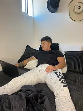 Show modela Christopher_strongg na web-kameri