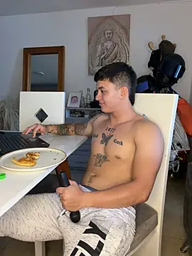 Christopher_strongg Show in webcam