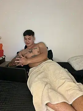Christopher_strongg – webcam-show