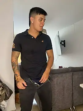Christopher_strongg Show in webcam