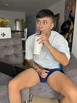 Christopher_strongg Show in webcam