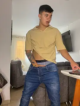 Christopher_strongg Adlı Modelin Web Kamerası Şovu