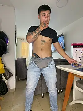 Christopher_strongg 在線直播表演