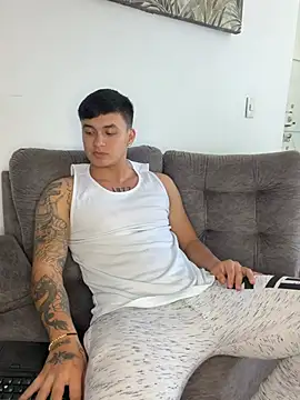 Christopher_strongg Show in webcam
