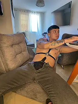 Christopher_strongg Show in webcam