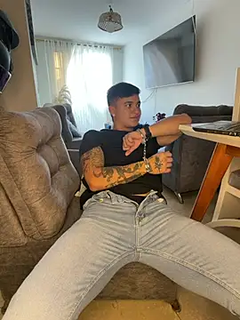 Christopher_stronggのウェブカメラショー