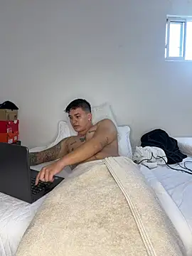 Show modela Christopher_strongg na web-kameri