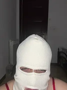 mehdi_krr1: διαδικτυακό σόου στην κάμερα