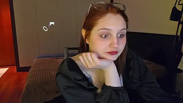 Chat +18 de Kiki_Tiki ao vivo