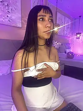 LaylaJames 即時 XXX 聊天