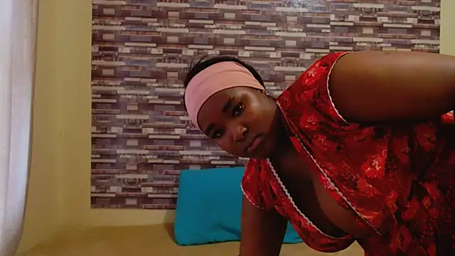 Show modela SpicyLoraX na web-kameri