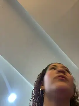 Chat +18 de akatira_ec ao vivo