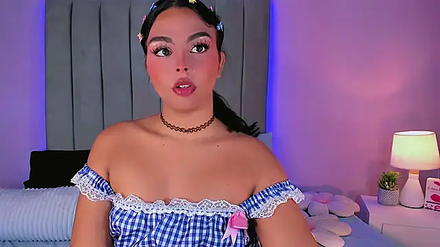 הופעת וובקאם של Camilahot_Garcia