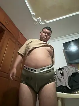 Show modela hornylatinosexyy na web-kameri