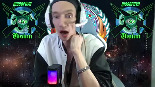 הופעת וובקאם של solodethlordsubveganFAQ