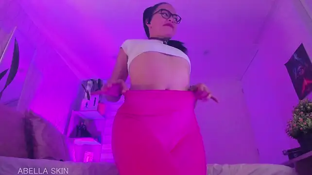 AbellaSkin's Live XXX Chat